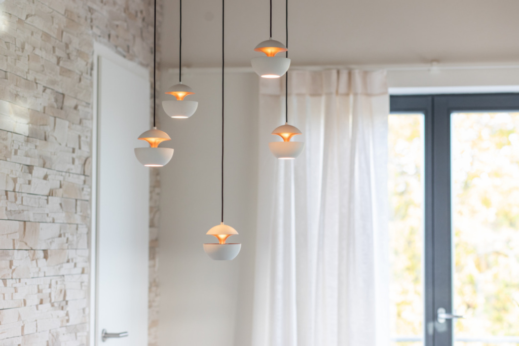Natürliches Licht in einem hellen Badezimmer
