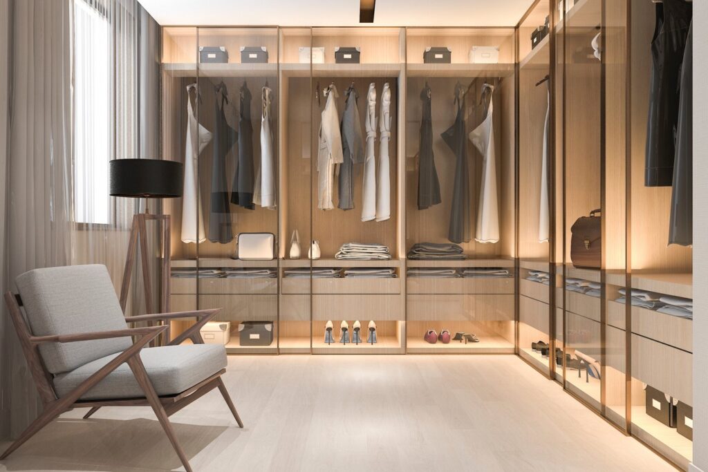 Begehbarer Kleiderschrank