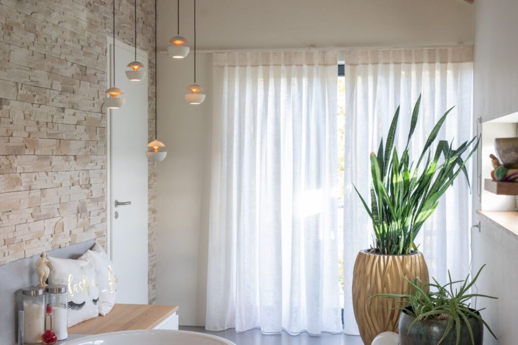 Lampen in einem Badezimmer