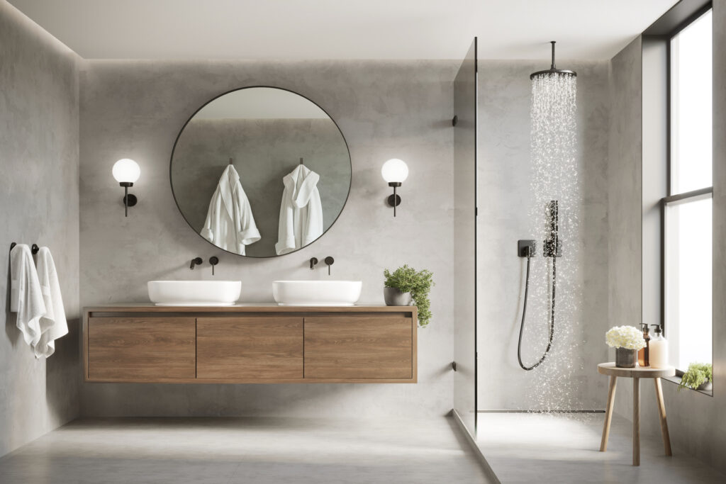 Ein barrierefreies Badezimmer mit ebenerdiger Dusche, das sehr stylisch ist