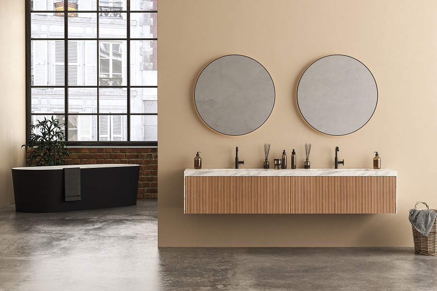 Ein minimalistisches fugenlses Bad mit Holzelementen